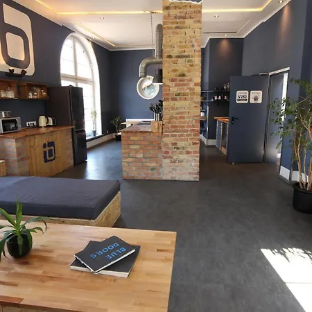 Hostel Blue Doors Ktv