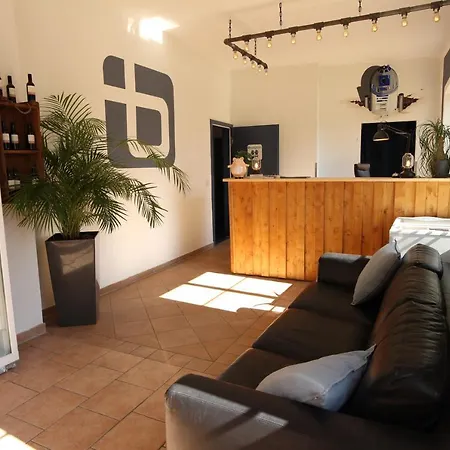 אכסניה Blue Doors Ktv *