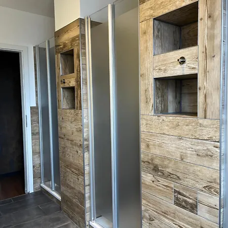 Blue Doors Ktv אכסניה רוסטוק