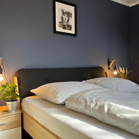 Blue Doors Ktv אכסניה רוסטוק