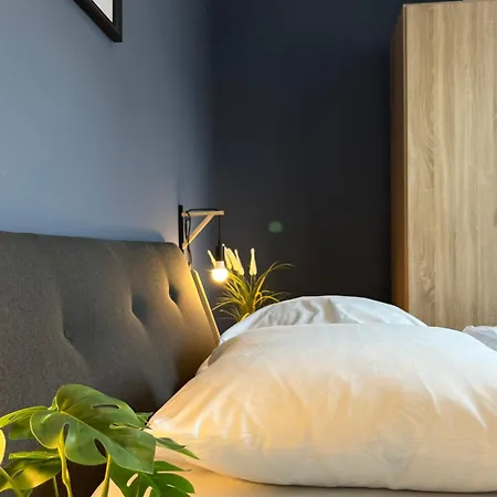 Blue Doors Ktv Hostel *