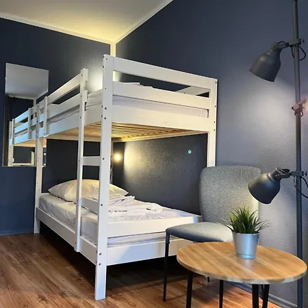 Blue Doors Ktv אכסניה