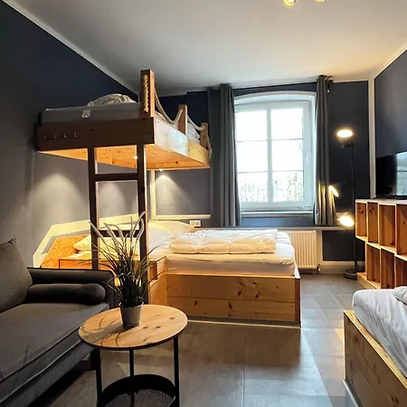 Blue Doors Ktv Hostel *