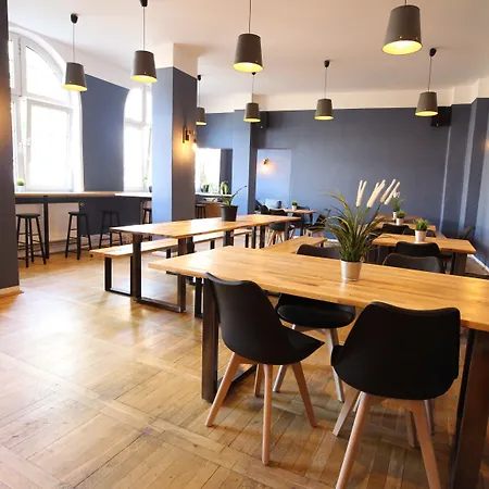 Blue Doors Ktv Hostel *