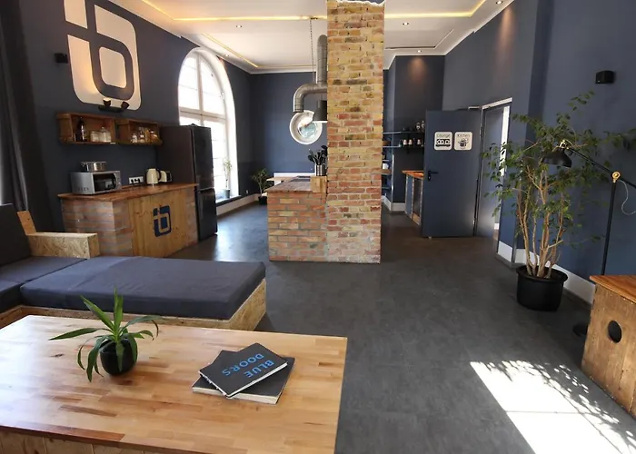 Hostel Blue Doors Ktv