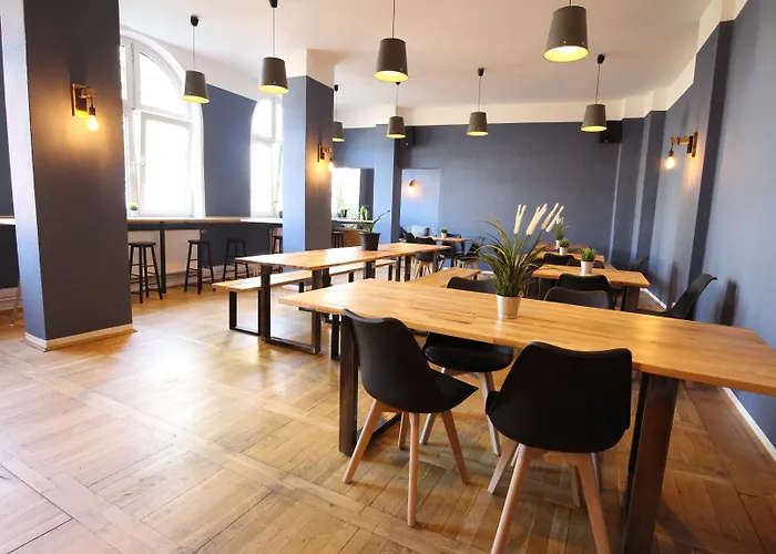 Blue Doors Ktv Hostel *