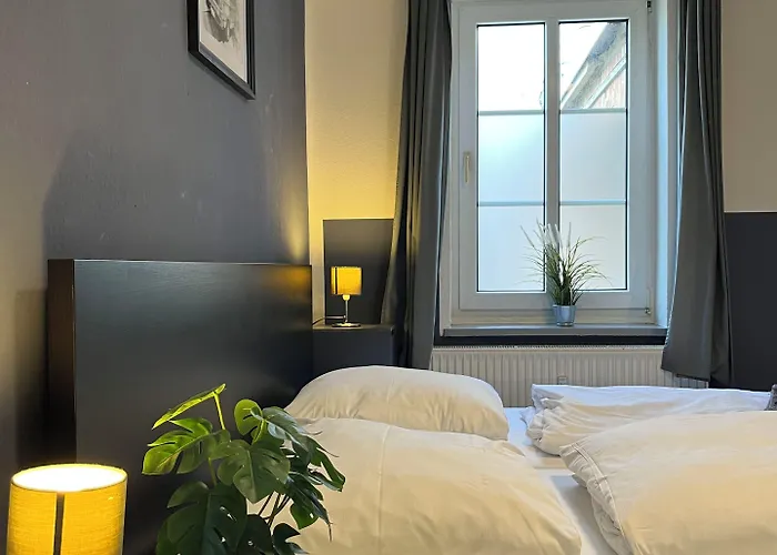 Blue Doors Ktv Hostel *